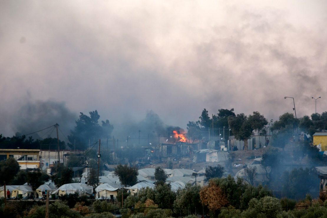 Arde el mayor campo de refugiados de Europa