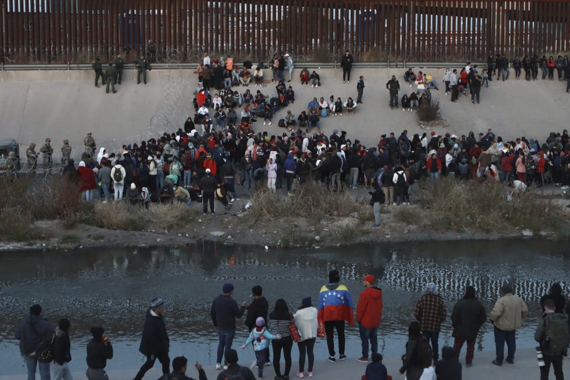 Del nuevo revés a las mujeres en Afganistán a la tensión en la frontera México-EEUU