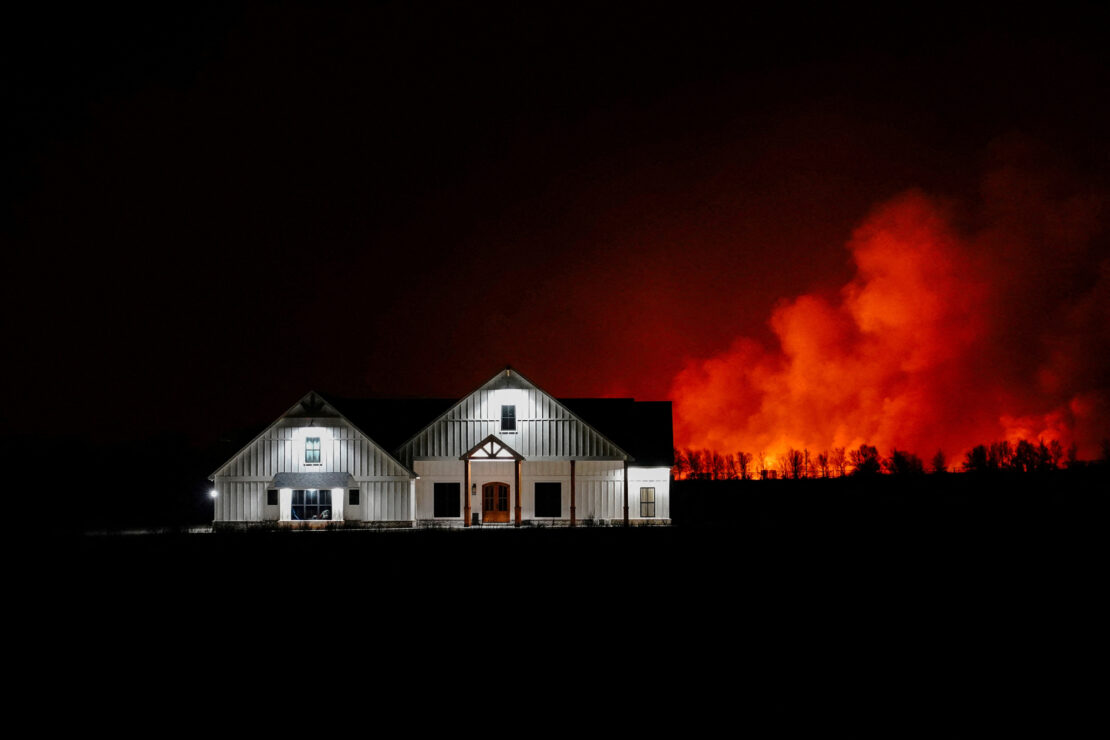 De la “masacre de la harina” en Gaza a los incendios en EEUU