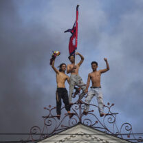 La generación digital que hizo caer un Gobierno en las calles